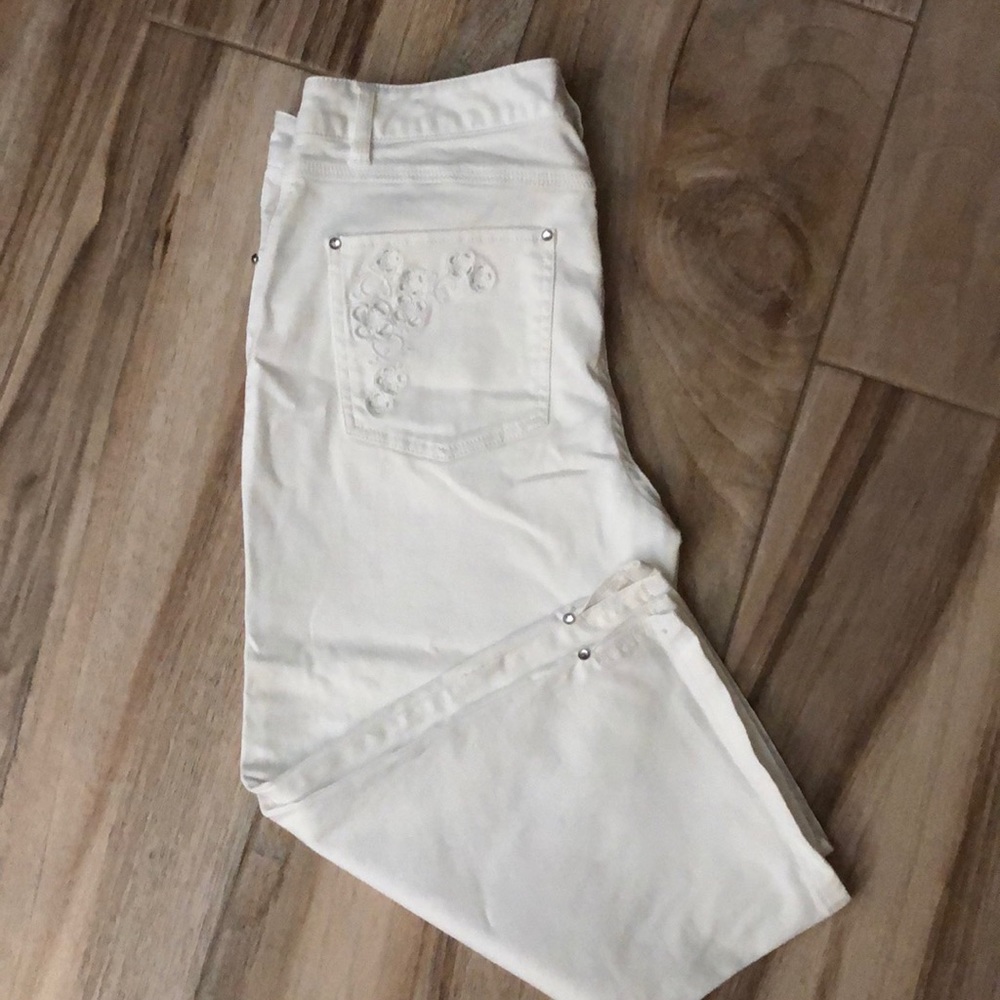 White House Black Market Capri pants